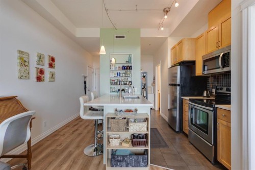 3608-24 Hemlock Crescent Sw, Calgary, AB - Indoor Photo Showing Kitchen