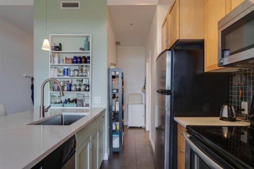 3608-24 Hemlock Crescent Sw, Calgary, AB - Indoor Photo Showing Kitchen With Upgraded Kitchen