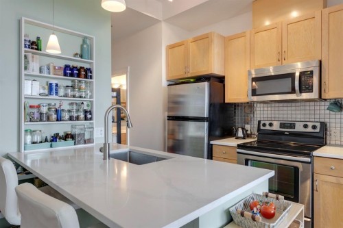 3608-24 Hemlock Crescent Sw, Calgary, AB - Indoor Photo Showing Kitchen