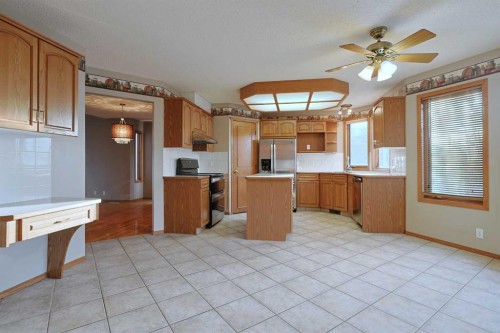 111 Schubert Place Nw, Calgary, AB - Indoor Photo Showing Kitchen