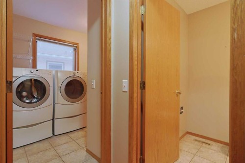 111 Schubert Place Nw, Calgary, AB - Indoor Photo Showing Laundry Room