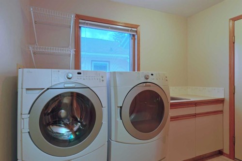 111 Schubert Place Nw, Calgary, AB - Indoor Photo Showing Laundry Room
