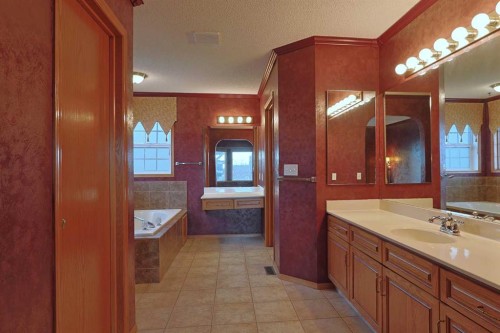 111 Schubert Place Nw, Calgary, AB - Indoor Photo Showing Bathroom