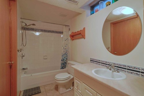111 Schubert Place Nw, Calgary, AB - Indoor Photo Showing Bathroom