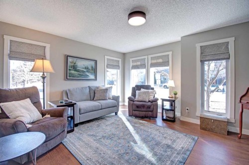 1606-2445 Kingsland Road Se, Airdrie, AB - Indoor Photo Showing Living Room
