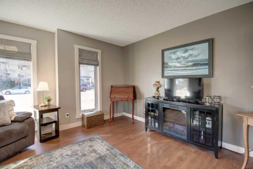 1606-2445 Kingsland Road Se, Airdrie, AB - Indoor Photo Showing Living Room
