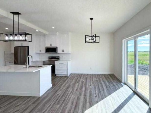 1207 Westview Drive, Bowden, AB - Indoor Photo Showing Kitchen With Upgraded Kitchen