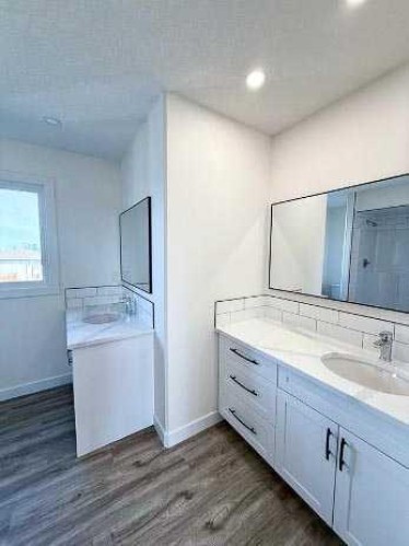 1207 Westview Drive, Bowden, AB - Indoor Photo Showing Bathroom