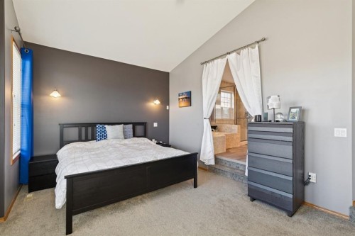 2841 Coopers Manor Sw, Airdrie, AB - Indoor Photo Showing Bedroom