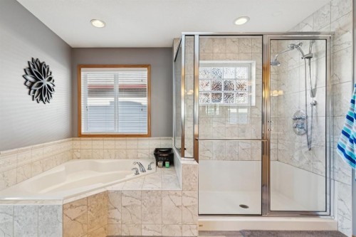 2841 Coopers Manor Sw, Airdrie, AB - Indoor Photo Showing Bathroom