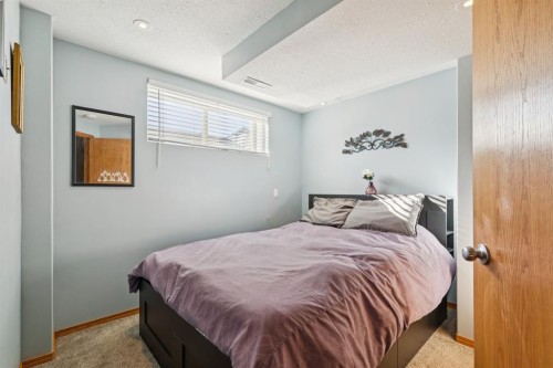 2841 Coopers Manor Sw, Airdrie, AB - Indoor Photo Showing Bedroom