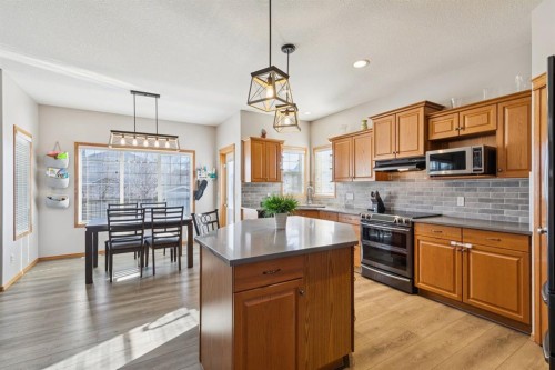 2841 Coopers Manor Sw, Airdrie, AB - Indoor Photo Showing Kitchen