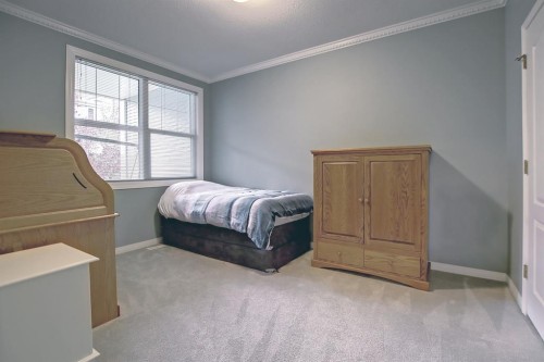 92 Prestwick Gardens Se, Calgary, AB - Indoor Photo Showing Bedroom