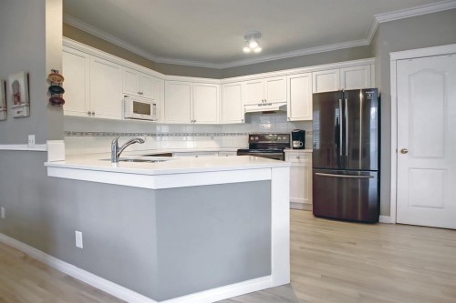 92 Prestwick Gardens Se, Calgary, AB - Indoor Photo Showing Kitchen