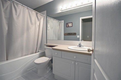 92 Prestwick Gardens Se, Calgary, AB - Indoor Photo Showing Bathroom