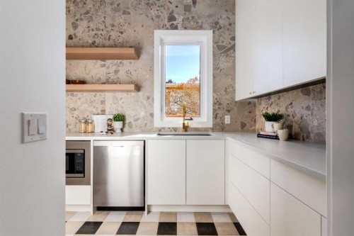 8812 33 Avenue Nw, Calgary, AB - Indoor Photo Showing Kitchen