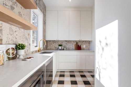 8812 33 Avenue Nw, Calgary, AB - Indoor Photo Showing Kitchen
