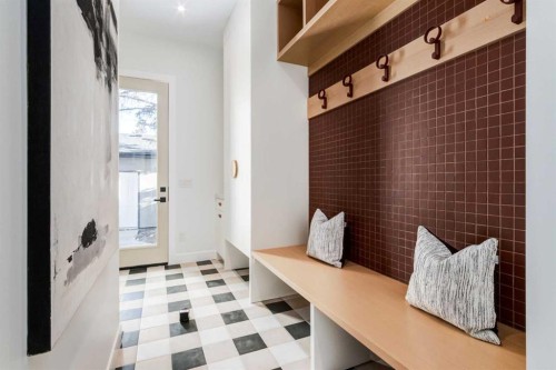 8812 33 Avenue Nw, Calgary, AB - Indoor Photo Showing Other Room