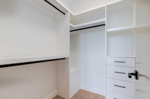 8812 33 Avenue Nw, Calgary, AB - Indoor With Storage