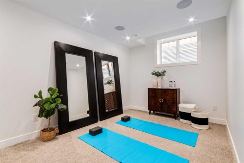 8812 33 Avenue Nw, Calgary, AB - Indoor Photo Showing Other Room