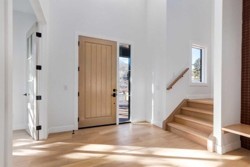 8812 33 Avenue Nw, Calgary, AB - Indoor Photo Showing Other Room