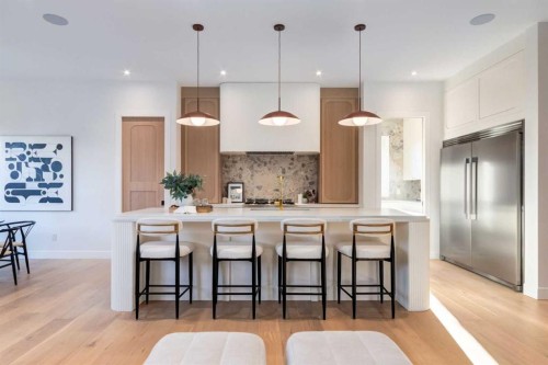 8812 33 Avenue Nw, Calgary, AB - Indoor Photo Showing Kitchen With Upgraded Kitchen