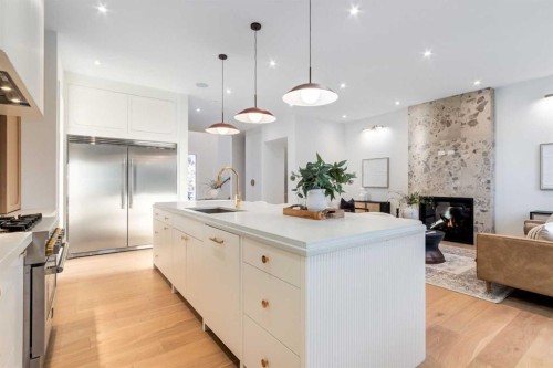 8812 33 Avenue Nw, Calgary, AB - Indoor Photo Showing Kitchen With Upgraded Kitchen