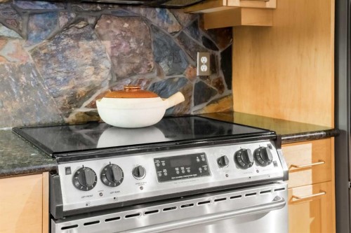 702 Patterson View Sw, Calgary, AB - Indoor Photo Showing Kitchen