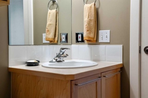 702 Patterson View Sw, Calgary, AB - Indoor Photo Showing Bathroom