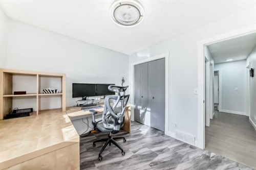 7 Sunset Crescent, Okotoks, AB - Indoor Photo Showing Office