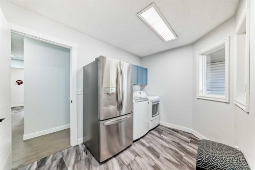 7 Sunset Crescent, Okotoks, AB - Indoor Photo Showing Laundry Room