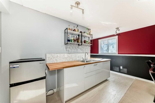7 Sunset Crescent, Okotoks, AB - Indoor Photo Showing Kitchen With Double Sink