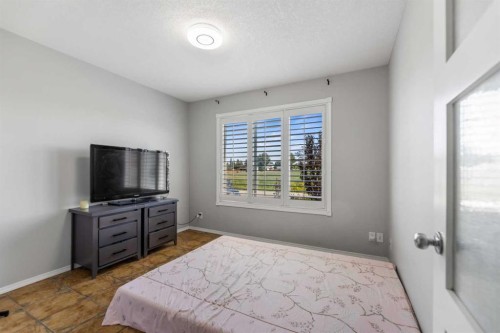 732 1 Avenue, Irricana, AB - Indoor Photo Showing Bedroom
