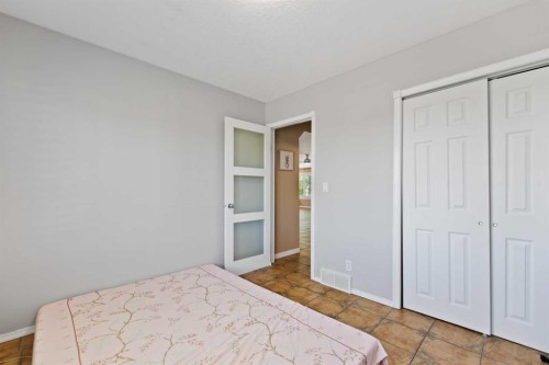732 1 Avenue, Irricana, AB - Indoor Photo Showing Bedroom