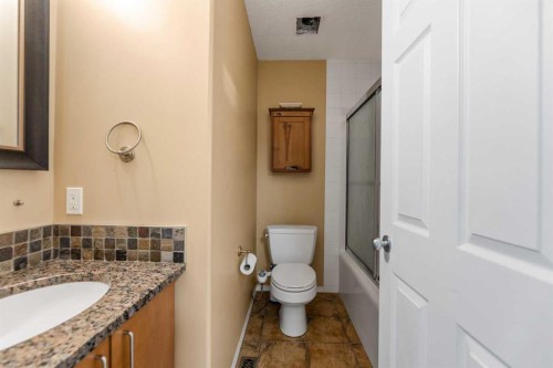 732 1 Avenue, Irricana, AB - Indoor Photo Showing Bathroom