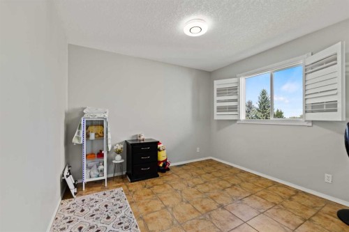 732 1 Avenue, Irricana, AB - Indoor Photo Showing Other Room