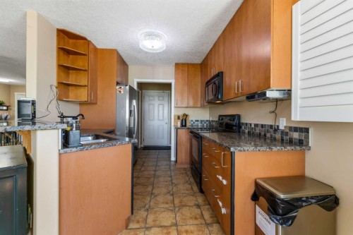 732 1 Avenue, Irricana, AB - Indoor Photo Showing Kitchen