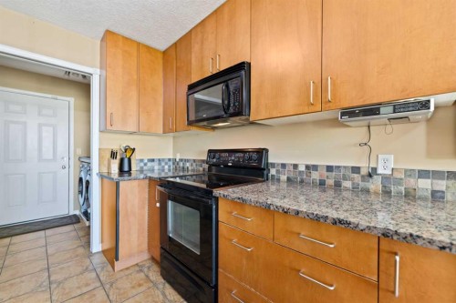 732 1 Avenue, Irricana, AB - Indoor Photo Showing Kitchen