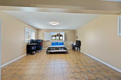 732 1 Avenue, Irricana, AB - Indoor Photo Showing Other Room