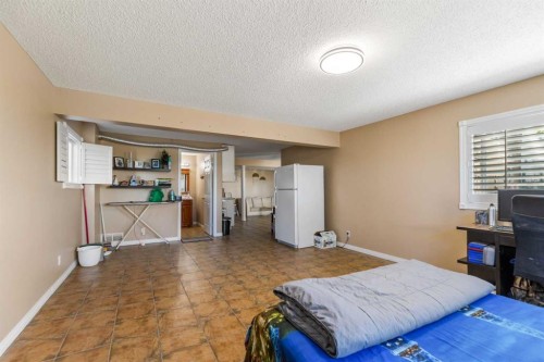 732 1 Avenue, Irricana, AB - Indoor Photo Showing Bedroom