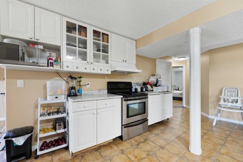 732 1 Avenue, Irricana, AB - Indoor Photo Showing Kitchen