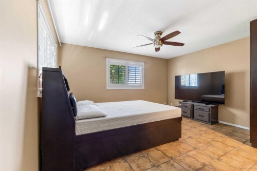 732 1 Avenue, Irricana, AB - Indoor Photo Showing Bedroom
