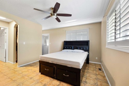 732 1 Avenue, Irricana, AB - Indoor Photo Showing Bedroom