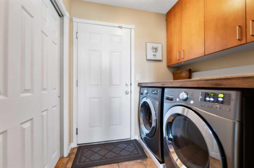 732 1 Avenue, Irricana, AB - Indoor Photo Showing Laundry Room