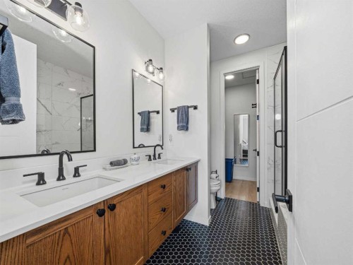 111 Haskayne Drive Nw, Calgary, AB - Indoor Photo Showing Bathroom
