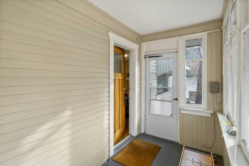 712 4A Street Nw, Calgary, AB 