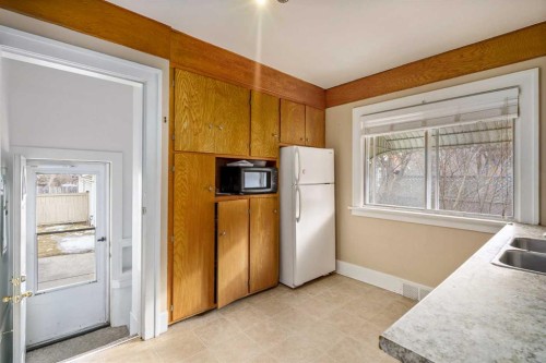 712 4A Street Nw, Calgary, AB 