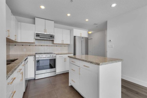 2004-77 Spruce Place Sw, Calgary, AB - Indoor Photo Showing Kitchen