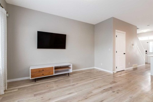 730 Belmont Drive Sw, Calgary, AB - Indoor