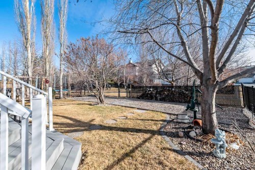 115 Cougarstone Square Sw, Calgary, AB - Outdoor